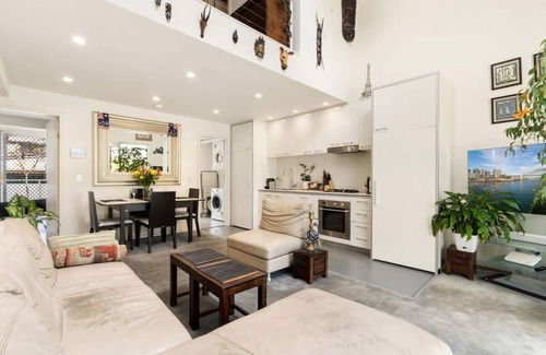 Redfern Appartement | Poolside Apartment Opposite Redfern Park