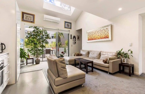 Redfern Appartement | Poolside Apartment Opposite Redfern Park