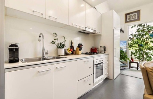Redfern Appartement | Poolside Apartment Opposite Redfern Park
