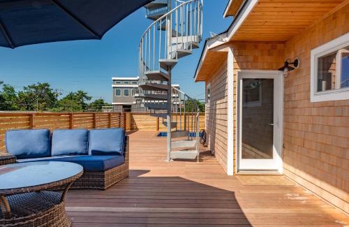 Ocean Bay Park Maison | Poolside Chic by the Sea