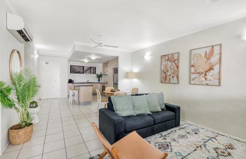 Parramatta Park Appartement | Poolside on Martyn - Relax by the Resort Pool