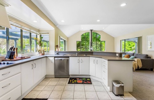 Manurewa Maison | Charming Oasis: Your Cozy Retreat Awaits!
