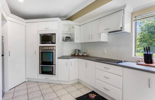 Manurewa Maison | Charming Oasis: Your Cozy Retreat Awaits!