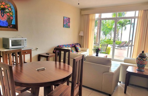 Chacala Copropriété | Poolside Paradise! 1 bedroom Ocean View Condo #107