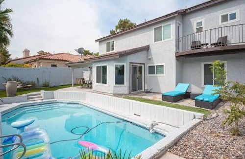 Green Valley North Maison | Poolside Paradise on the Strip