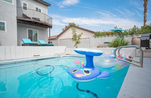 Green Valley North Maison | Poolside Paradise on the Strip
