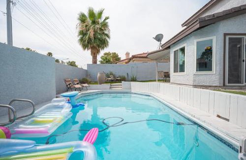 Green Valley North Maison | Poolside Paradise on the Strip