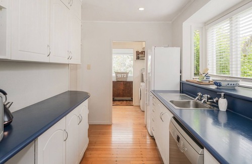 Whangamata Maison | Poolside Paradise - Whangamata Holiday Home