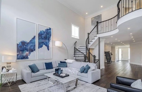 Meadowvale Village Maison | Poolside Perfection, Culinary Delight
