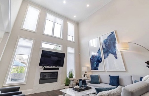 Meadowvale Village Maison | Poolside Perfection, Culinary Delight