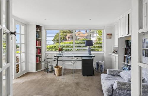 Kurraba Point Maison | Poolside Stay - Close to Taronga Zoo & Luna Park