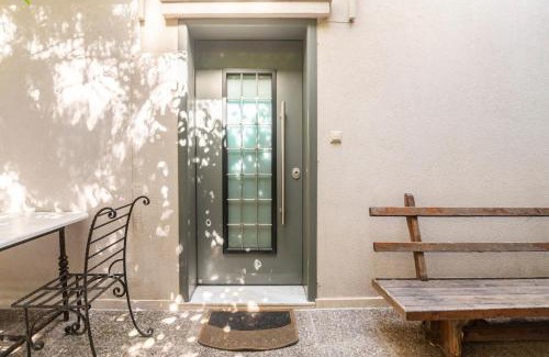 Galatsi Appartement | Pop Art Home - Experience Local Vibes