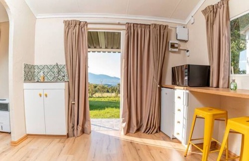 Hartbeespoort Chalet De Ski | Pop Art House