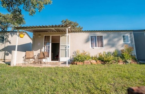 Hartbeespoort Chalet De Ski | Pop Art House