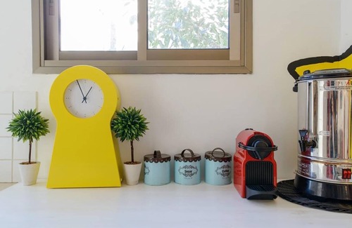 Old North Appartement | Pop art spacious apartment on ben yehuda