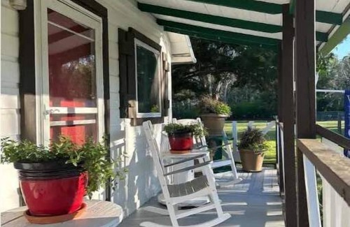 Ochlocknee Maison | Pope's Museum Private Guest House on Historic Grounds. Pet-Friendly