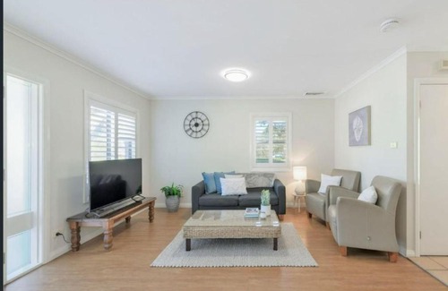 Cams Wharf Maison | Poppies Lakeview Terrace 405