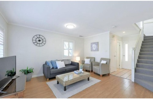 Cams Wharf Maison | Poppies Lakeview Terrace 405