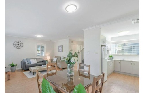 Cams Wharf Maison | Poppies Lakeview Terrace 405
