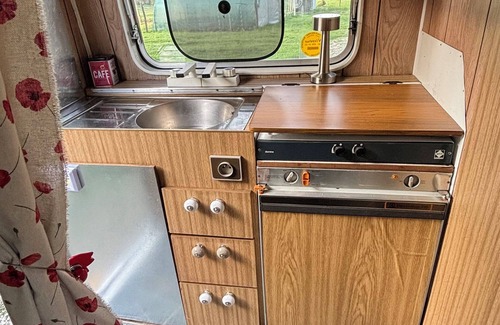 Romenay Maison | Poppy, nuitée en camping car vintage tout confort