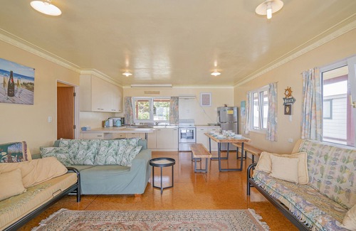 Whangapoua Maison | Poppy's Beach House - Beachfront Whangapoua Home
