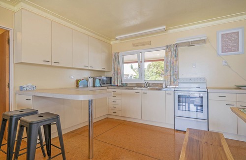 Whangapoua Maison | Poppy's Beach House - Beachfront Whangapoua Home
