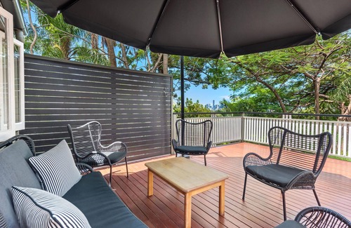 Bardon Maison | Poppy's Place! 4Bed/1Bath/2Car/Views/House ~ Bardon