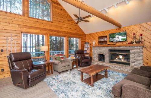 Eagle River Maison | Porch in the Pines in Eagle River WI