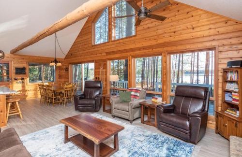 Eagle River Maison | Porch in the Pines in Eagle River WI