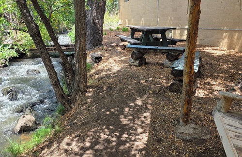 Cedaredge Cabine | “Porch Swings, Starry Skies, and Lodge Life You’ll Love” Unit 4 Cedaredge Lodge
