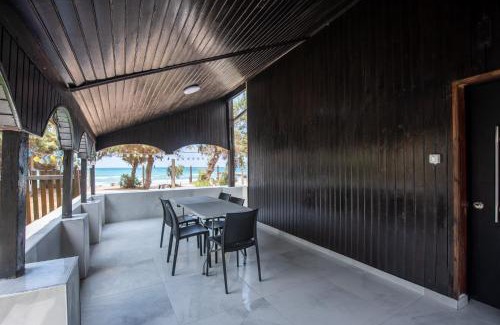 Haifa Appartement | PORT CITY - Beach Front Haven - 2 Bdrms W Garden