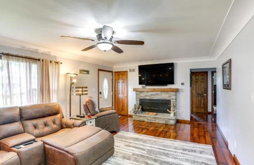 Lacarne Maison | Port Clinton Home Hot Tub, Steps to Portage River