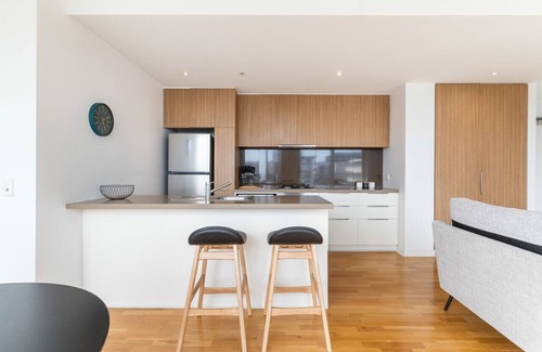 Port Melbourne Appartement | Port Melbourne and a glimpse of the sparkling bay - sleeps 4