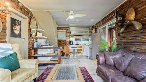 Shelly Beach Maison | Port Royale Beach Cottage