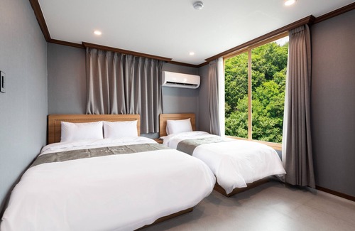Sokcho Hôtel | Port View