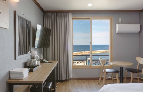 Sokcho Hôtel | Port View