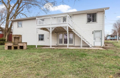 Portage Maison | Portage Indiana Dunes 3 bedroom Duplex Plaza Upper A