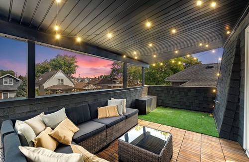 Chicago Maison | Portage Park /Theater/Deck/Game Room/Gym/Arcade