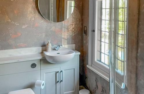 Great Saling Maison | Porters Hall