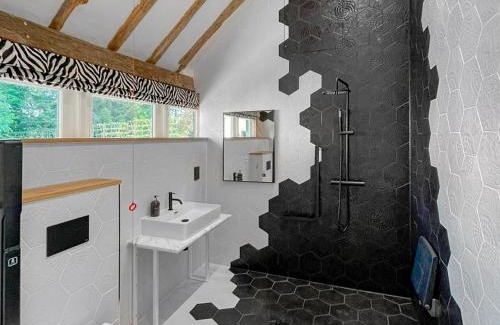 Great Saling Maison | Porters Hall