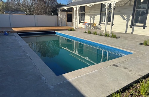 Martinborough Maison | Porters Vineyard . Great location on Kitchener Street, A short walk to town.