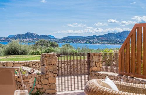 Portisco Appartement | Portisco Bouganville Seaside Charm Flat W/Veranda