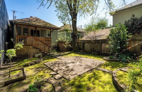 Hosford-Abernethy Maison | Enchanting Old Portland Home ~ 92 WalkScore