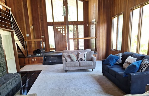 Cedar Mill Maison | Portland Pool Lodge - Great for Groups - 10 minutes from Downtown - Sleeps 16