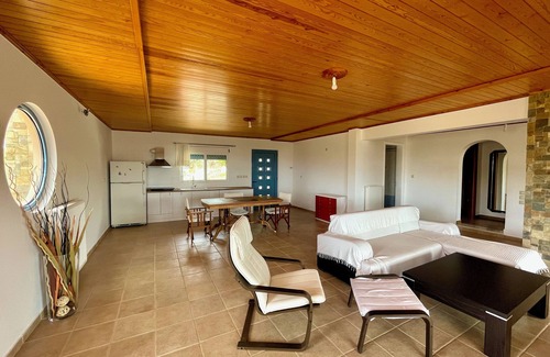 Kilada Maison | Porto Heli Panoramic Seaside Home. Enjoy the sunsets & spacious areas!
