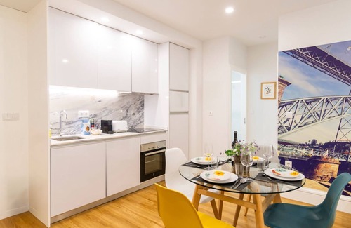 Lordelo do Ouro e Massarelos Appartement | Porto River Flat w/ Patio by LovelyStay