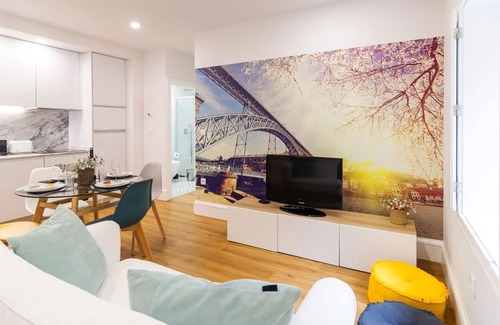 Lordelo do Ouro e Massarelos Appartement | Porto River Flat w/ Patio by LovelyStay