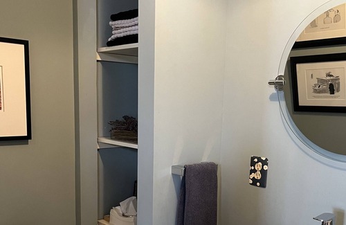 Town of Bethlehem Maison | Posh 1,100 sft townhome fenced in yard, patio,excellent location