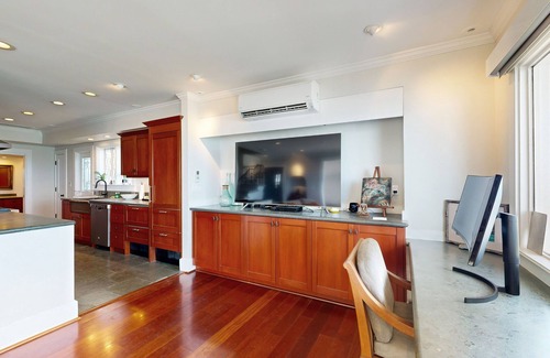 Diamond Head - Kapahulu - St. Louis Maison | Posh, beachfront gingerbread home with 3 lanais- walk to parks, dining, tennis