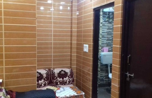 Lajpat Nagar Maison | Posh foreigners area, cream location, very safe for females, plush green area